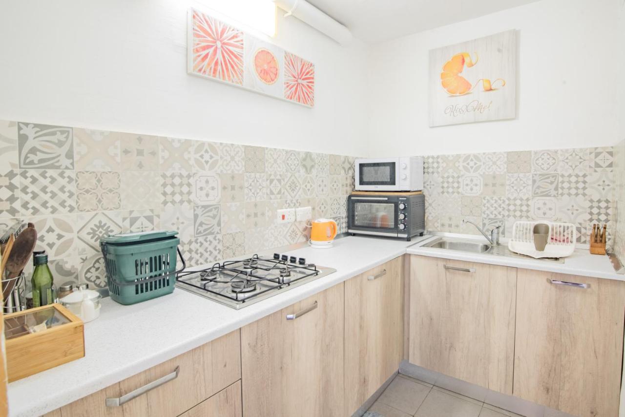 Central Villa Flatlet With Pool - Free Parking And Wifi Lija エクステリア 写真