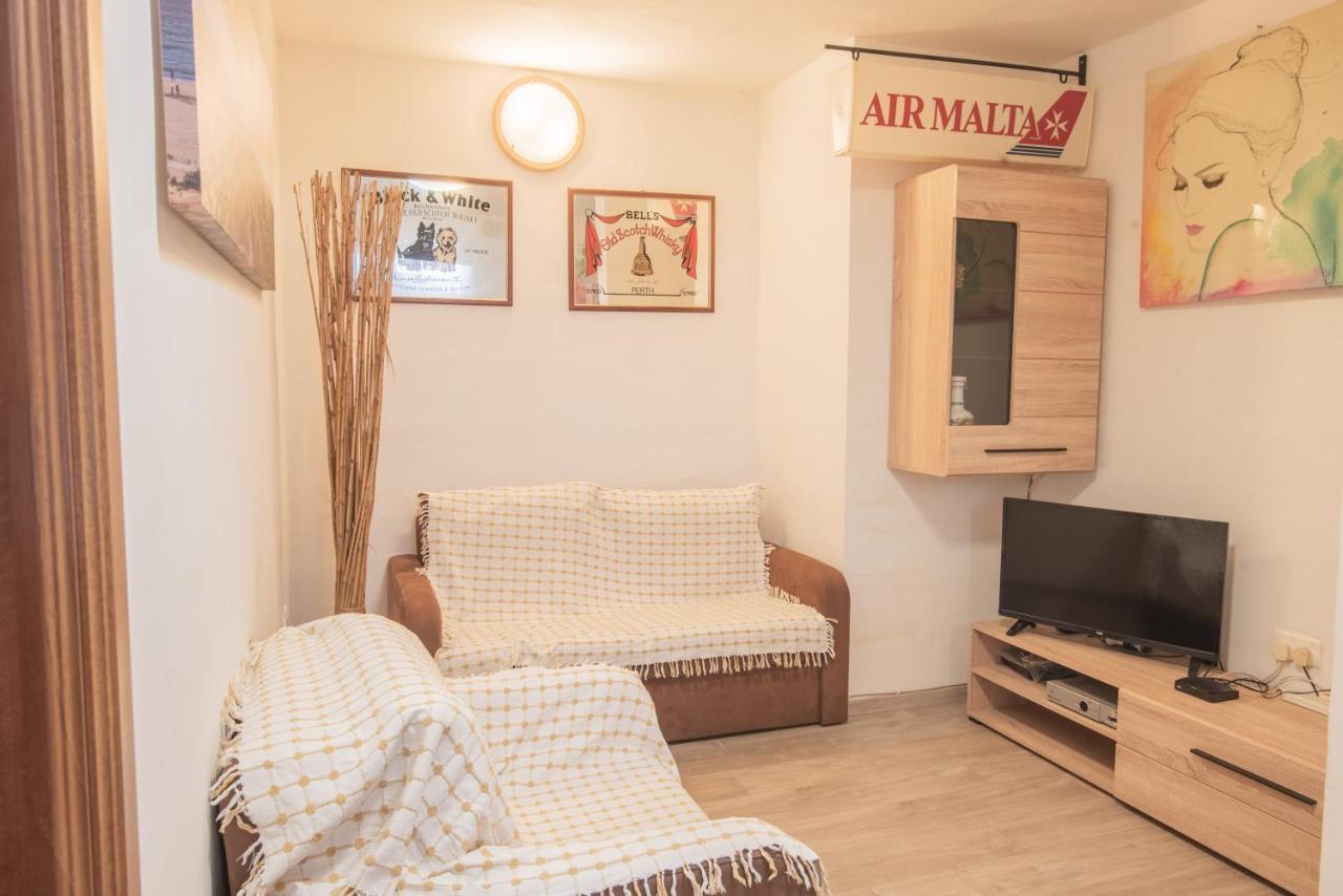 Central Villa Flatlet With Pool - Free Parking And Wifi Lija エクステリア 写真